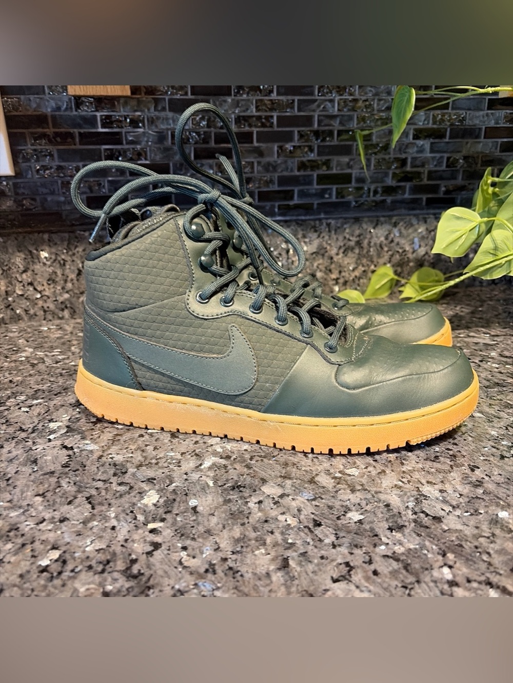 Nike Court Borough Mid Winter Green Gum Sneaker Boot AA0547-300 Size 9.5